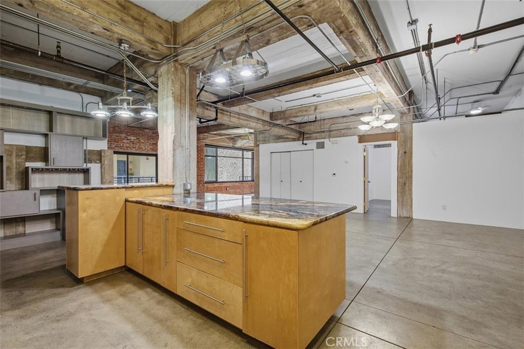 835 Locust Avenue 317