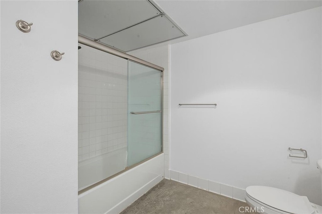 835 Locust Avenue 317