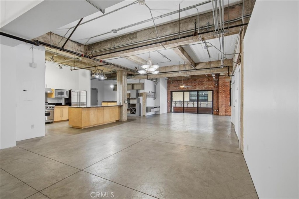 835 Locust Avenue 317