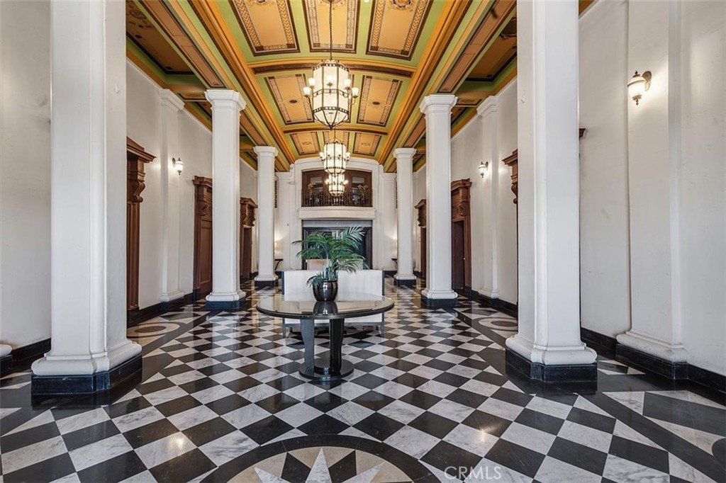 835 Locust Avenue 317