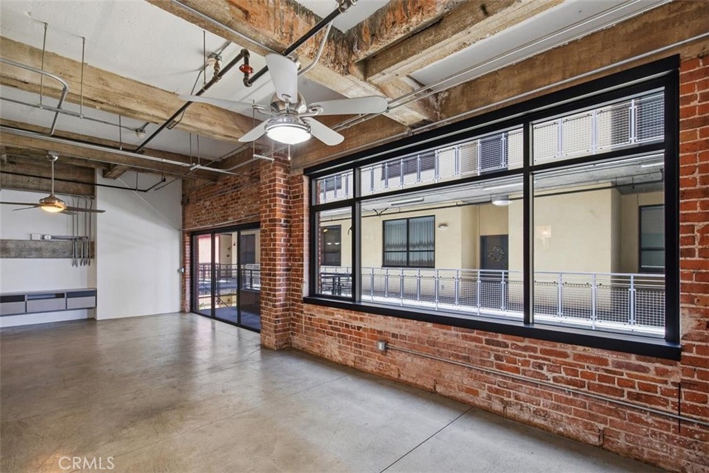 835 Locust Avenue 317