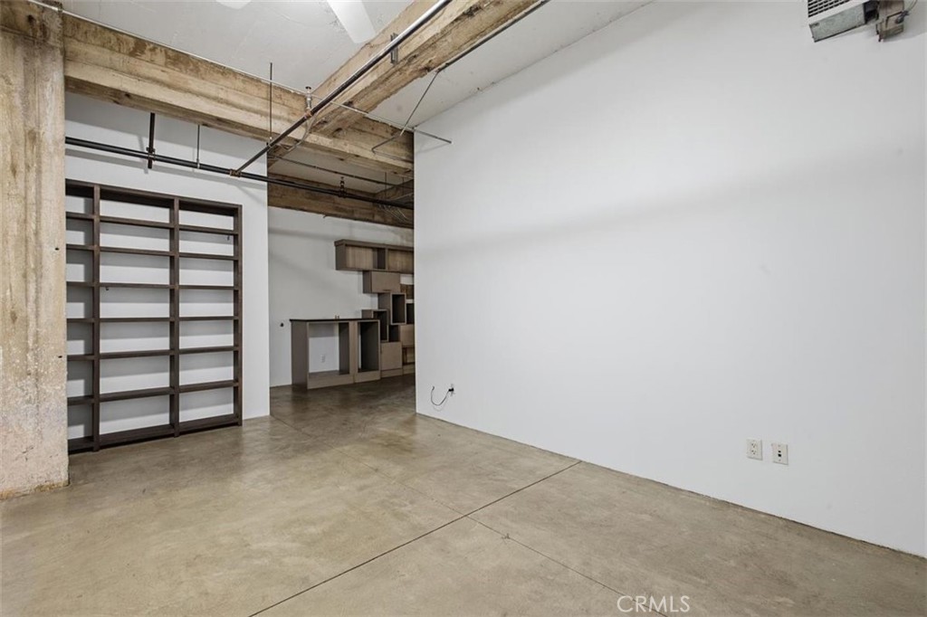 835 Locust Avenue 317