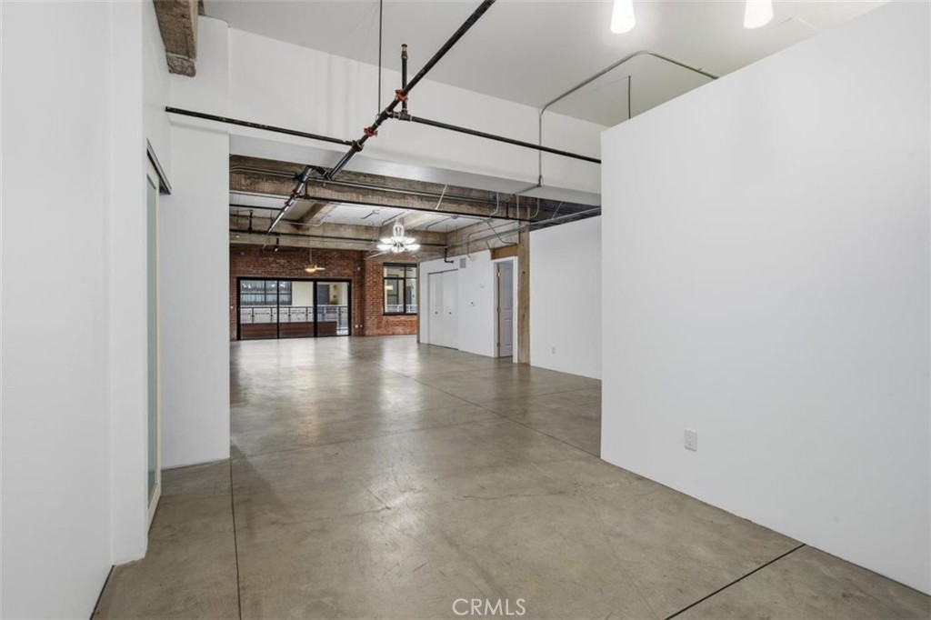 835 Locust Avenue 317