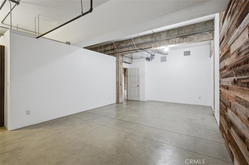 835 Locust Avenue 317