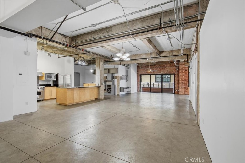 835 Locust Avenue 317