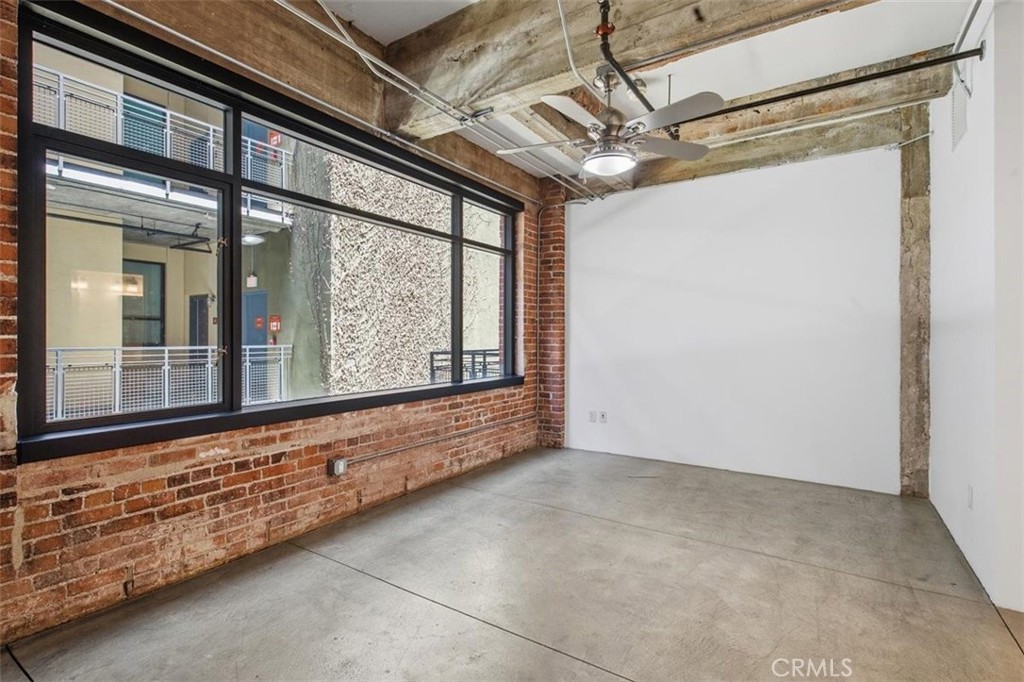 835 Locust Avenue 317
