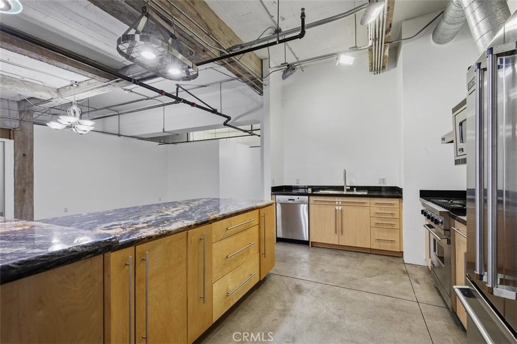 835 Locust Avenue 317