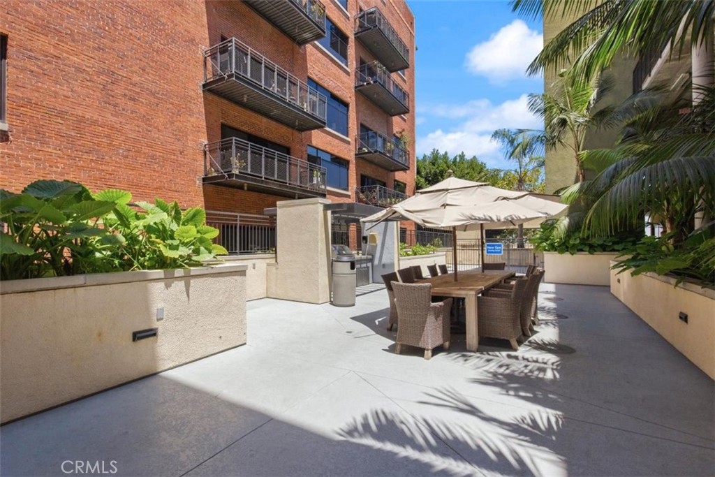 835 Locust Avenue 317