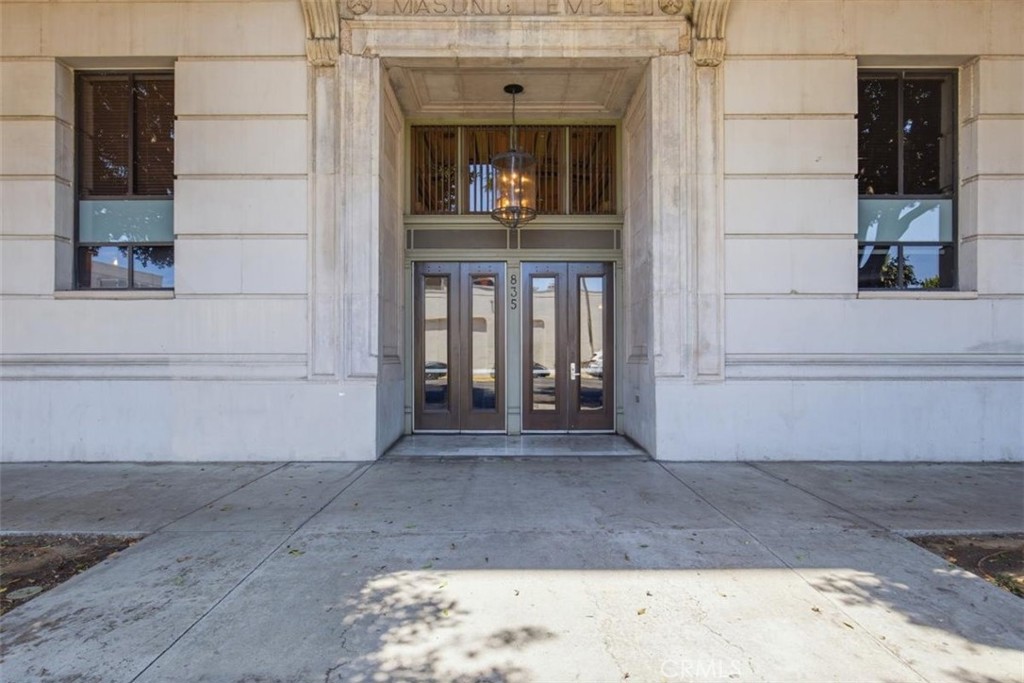 835 Locust Avenue 317