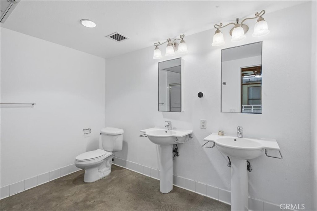 835 Locust Avenue 317