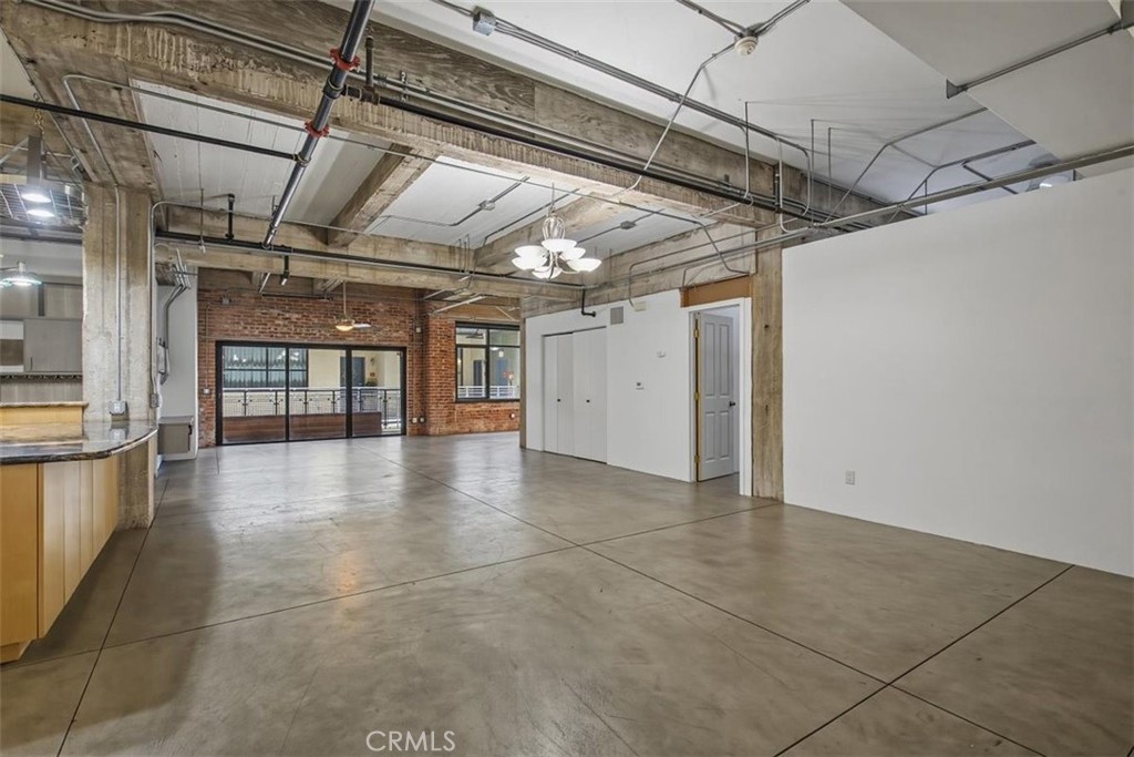 835 Locust Avenue 317