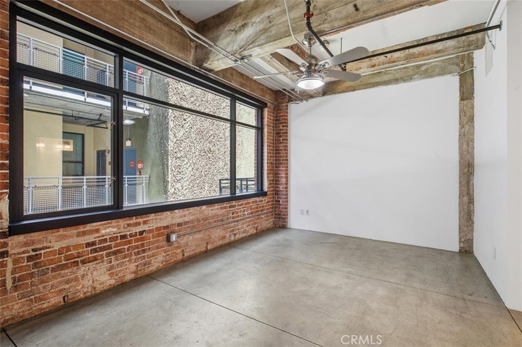 835 Locust Avenue 317