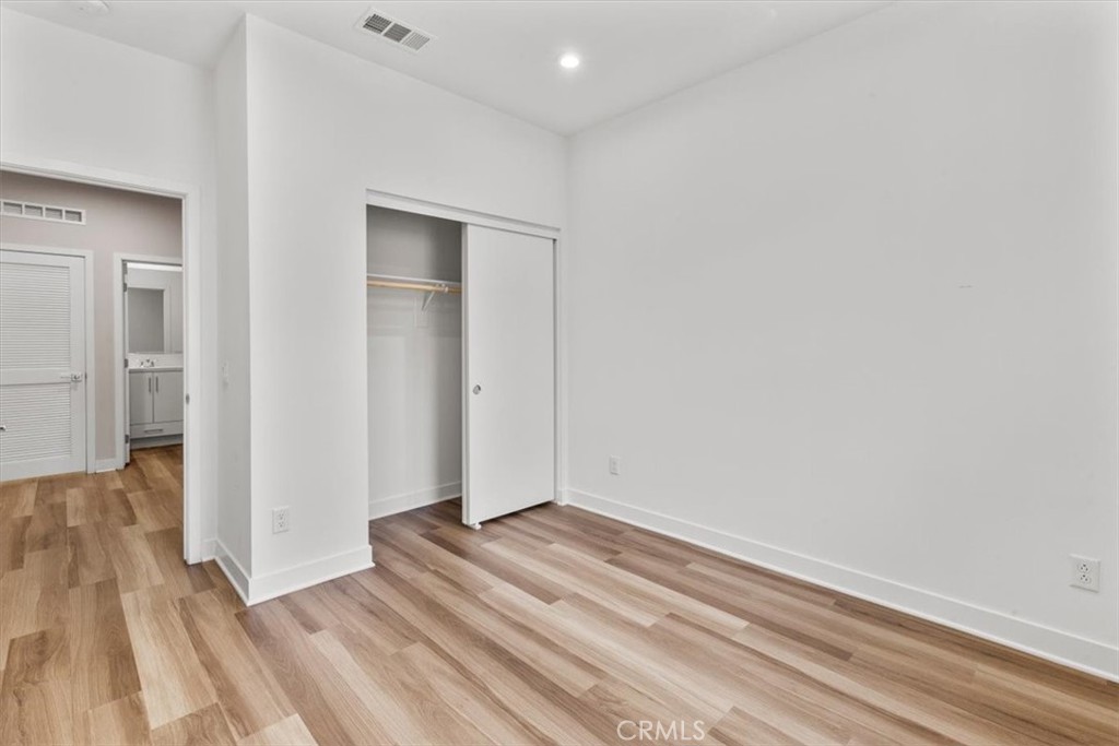 1206 W Cara