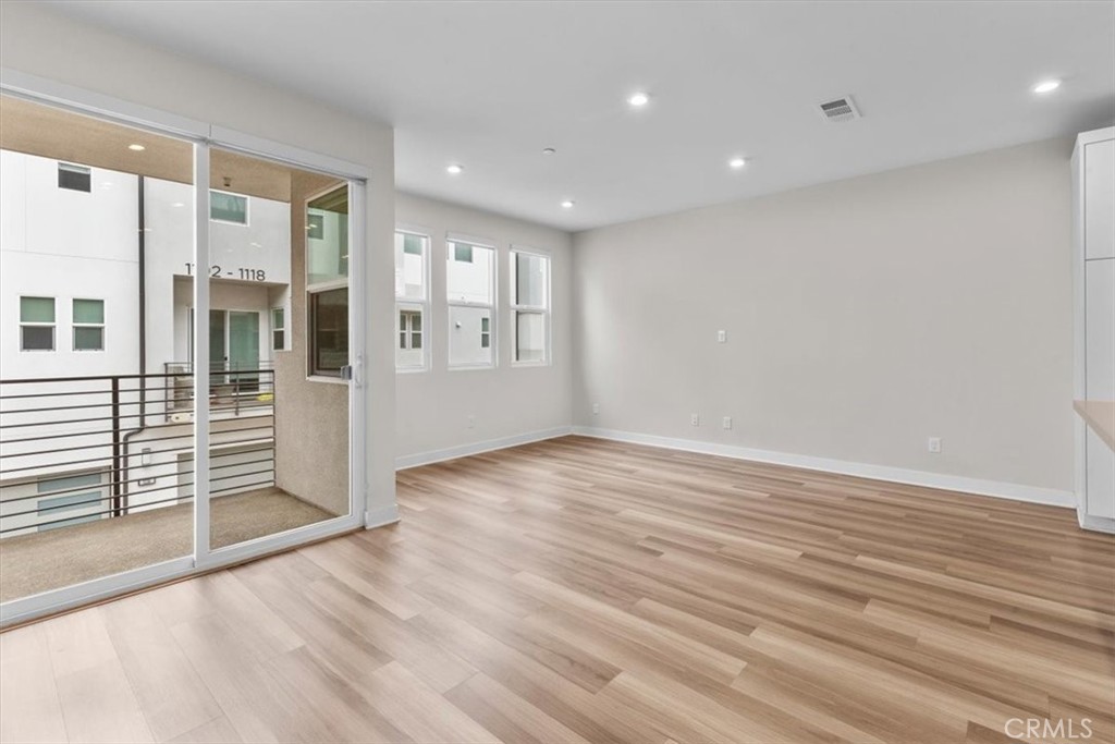 1206 W Cara