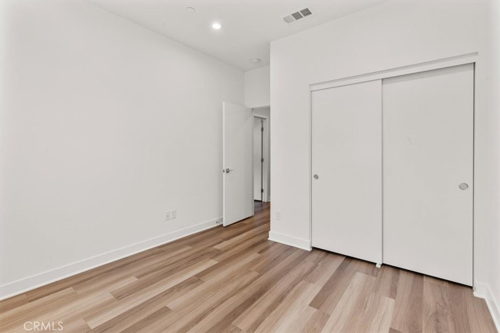 1206 W Cara