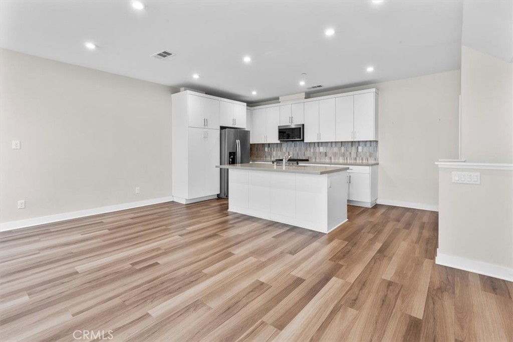1206 W Cara