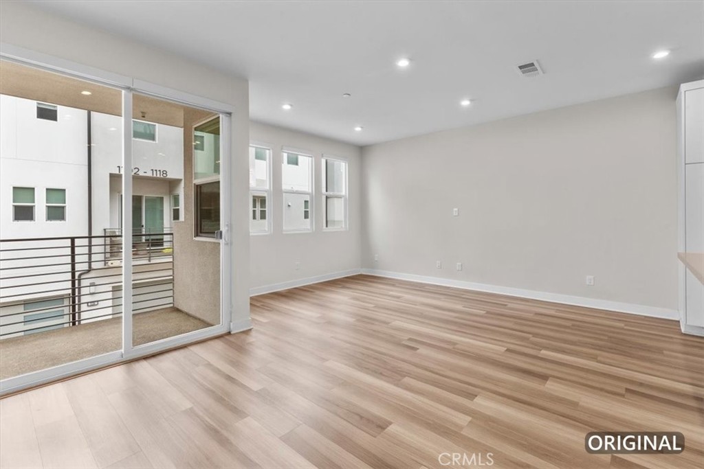 1206 W Cara