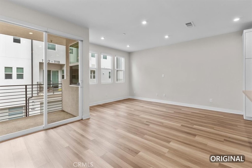 1206 W Cara