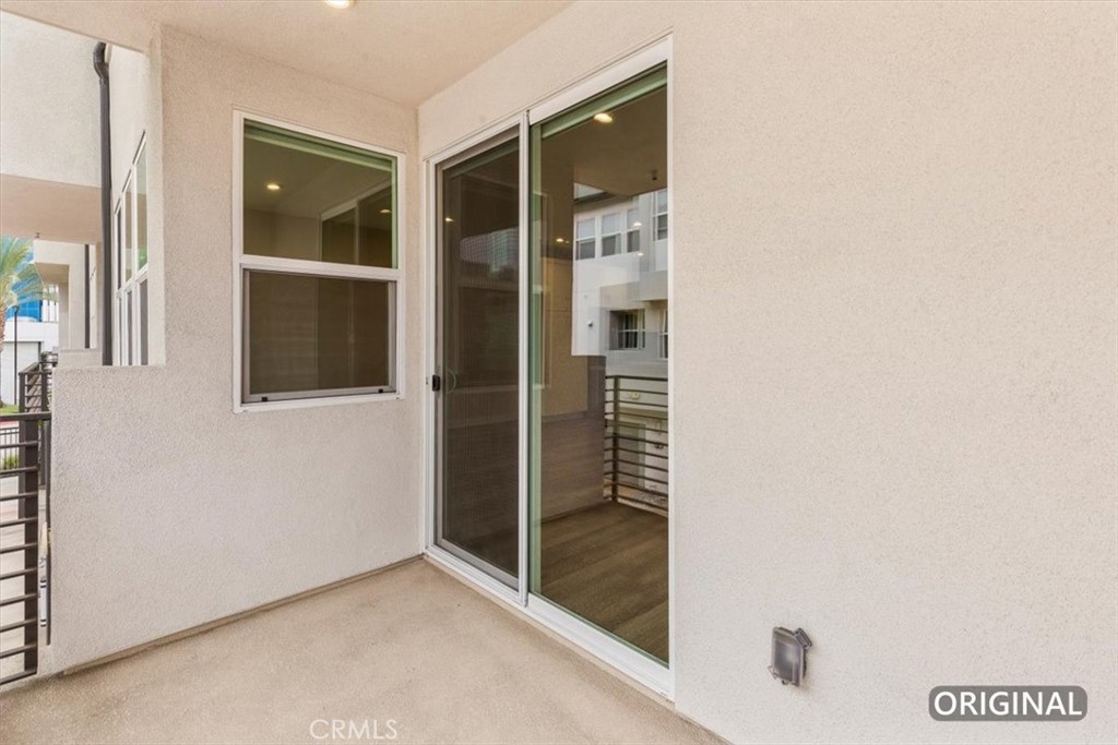 1206 W Cara