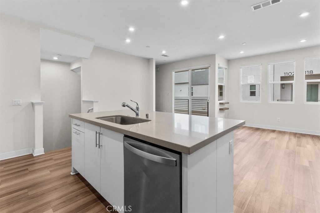1206 W Cara