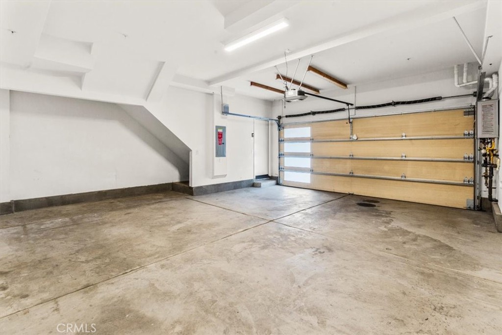 1206 W Cara