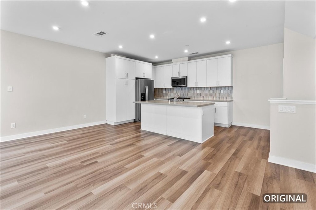 1206 W Cara