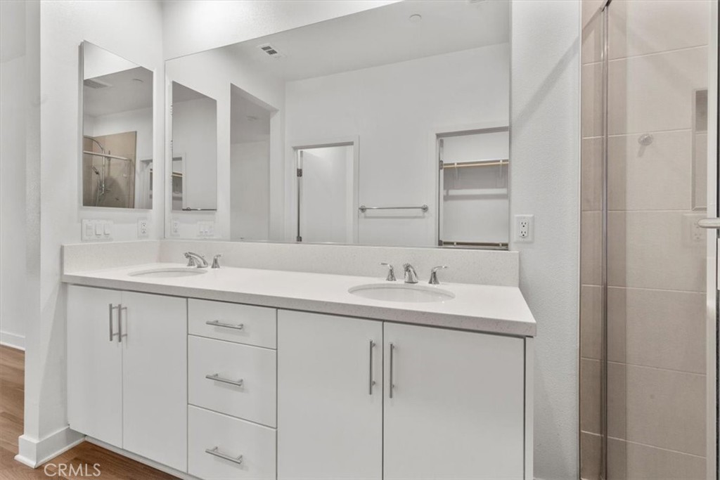 1206 W Cara