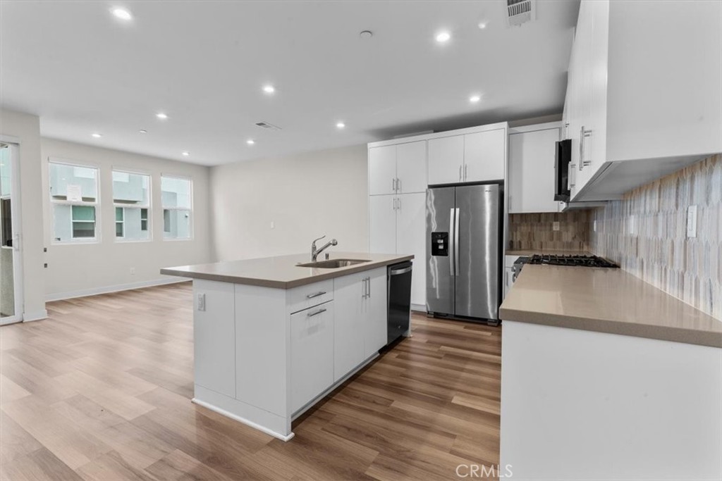 1206 W Cara