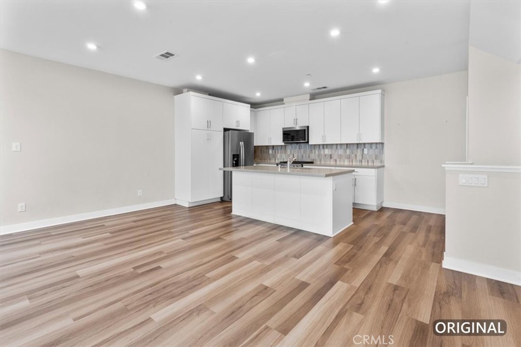 1206 W Cara