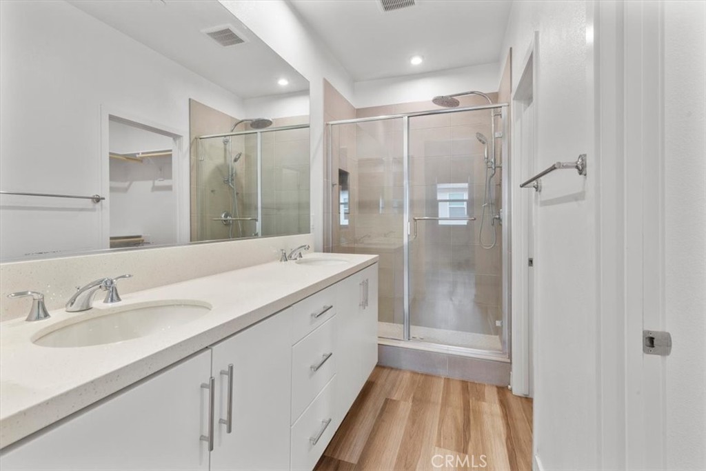 1206 W Cara