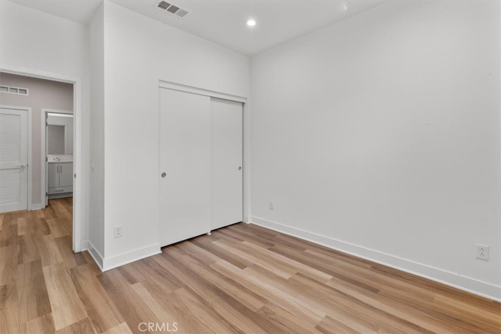1206 W Cara