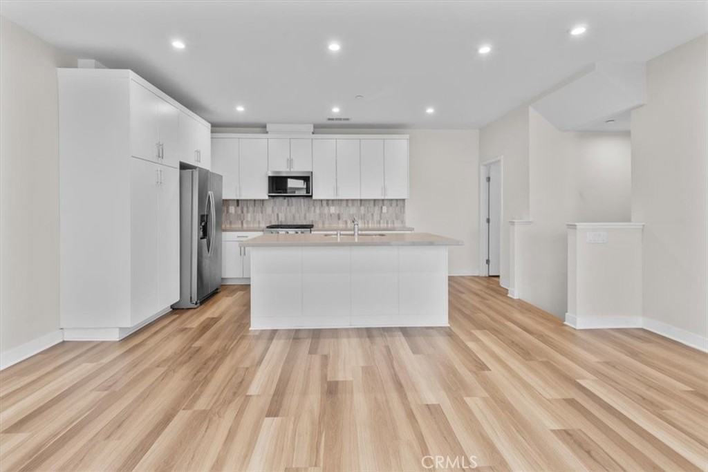 1206 W Cara