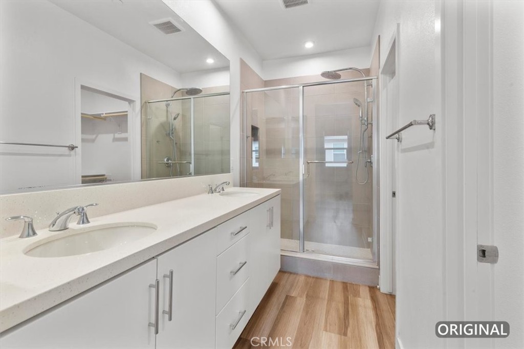 1206 W Cara
