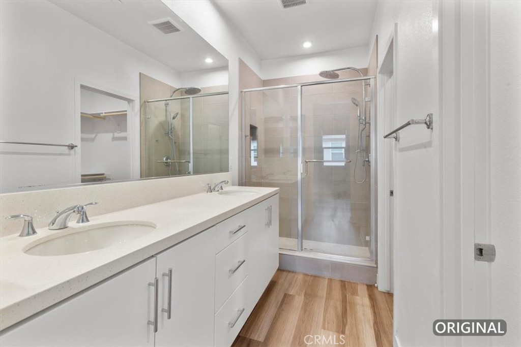 1206 W Cara