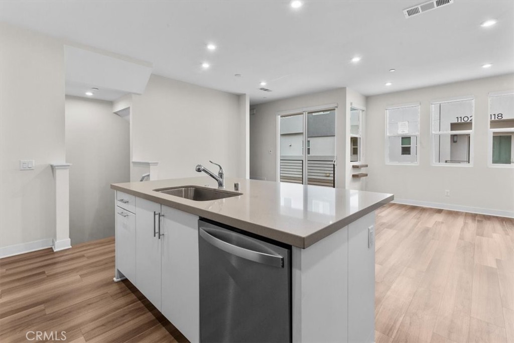 1206 W Cara