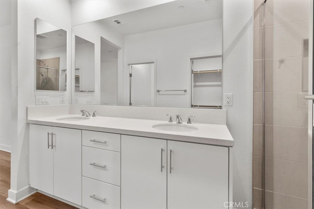 1206 W Cara