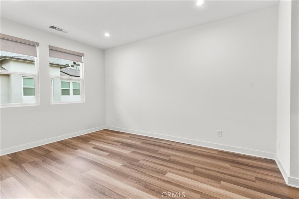 1206 W Cara