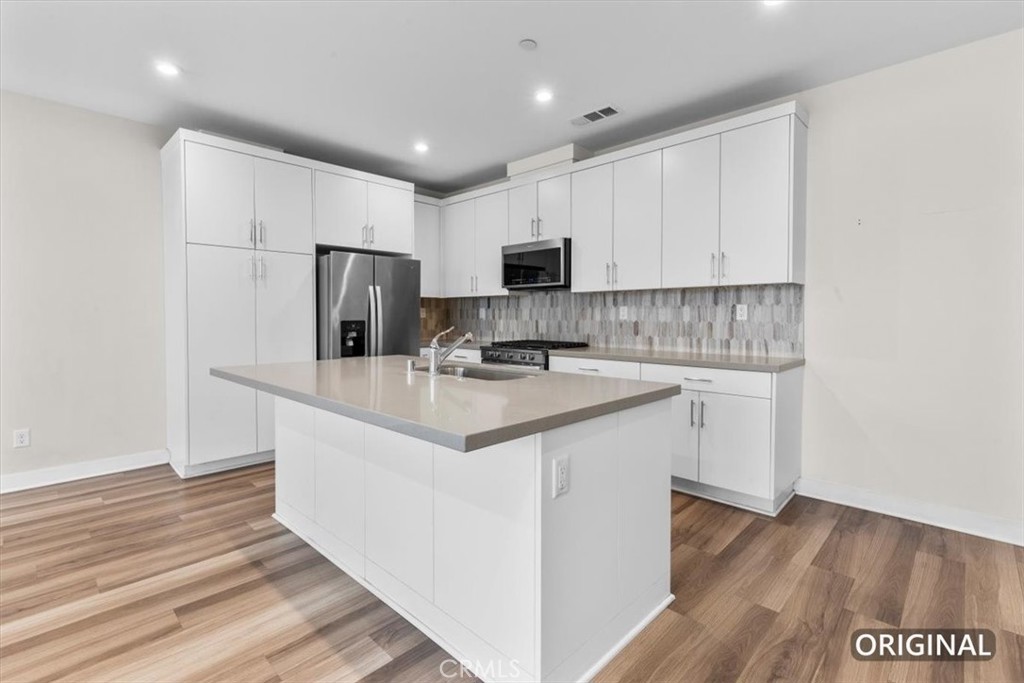 1206 W Cara