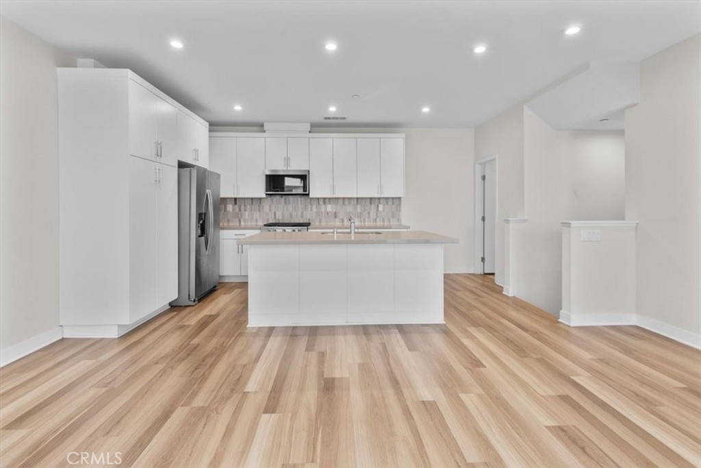1206 W Cara