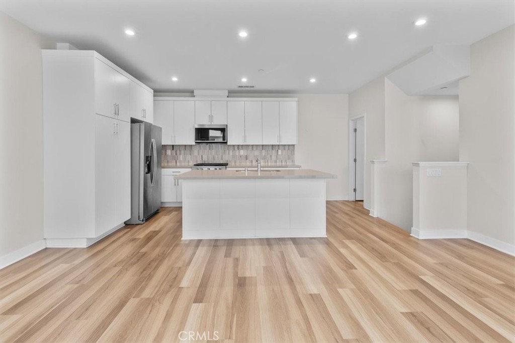 1206 W Cara