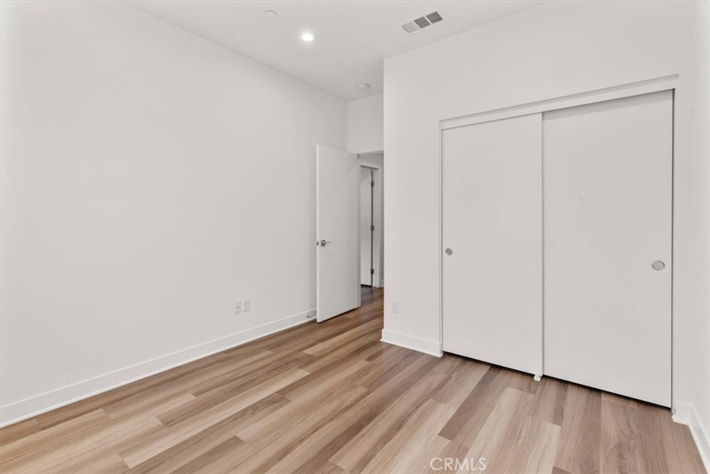 1206 W Cara