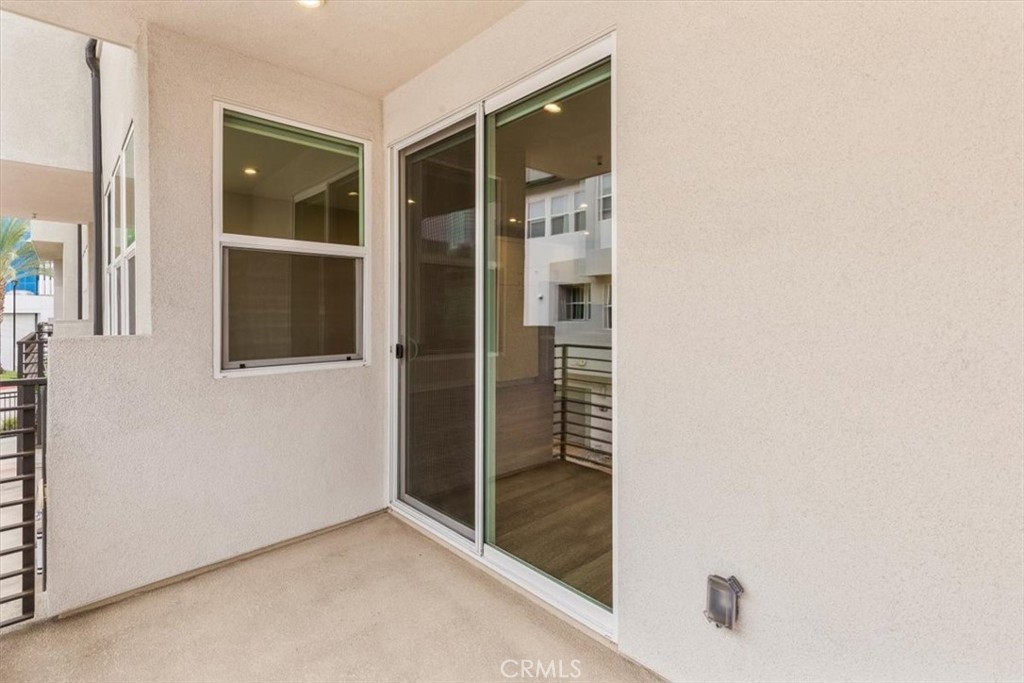 1206 W Cara