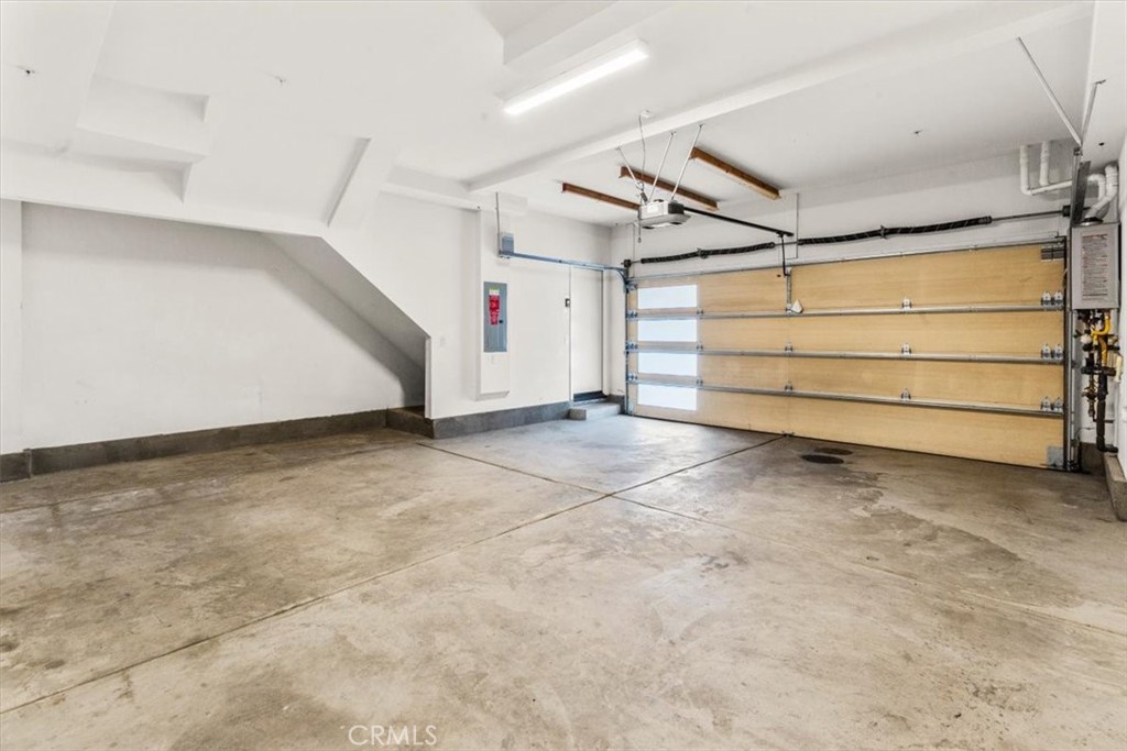 1206 W Cara