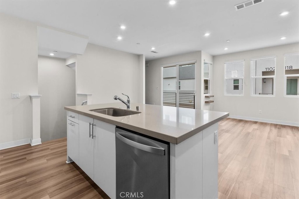 1206 W Cara