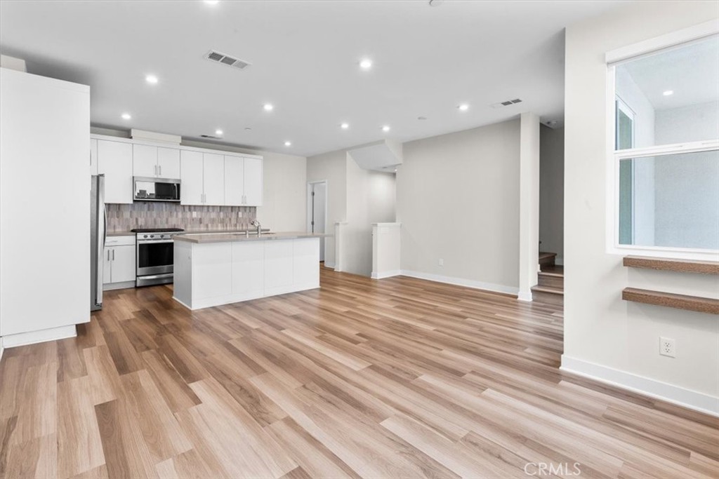 1206 W Cara