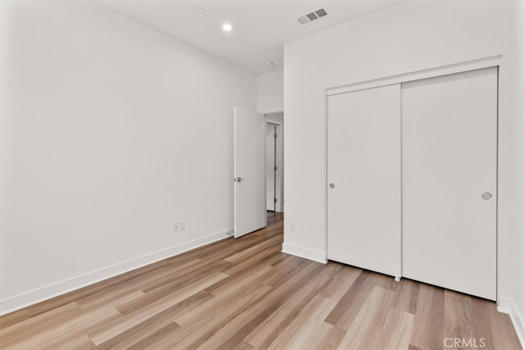1206 W Cara