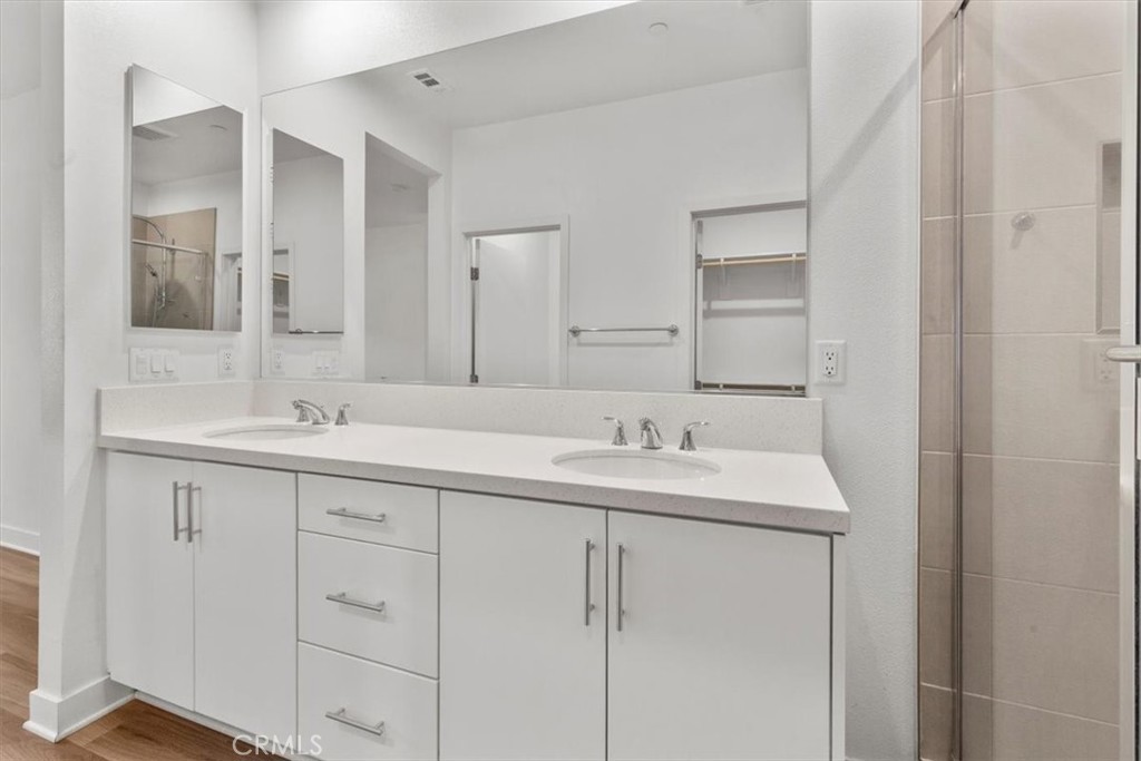 1206 W Cara