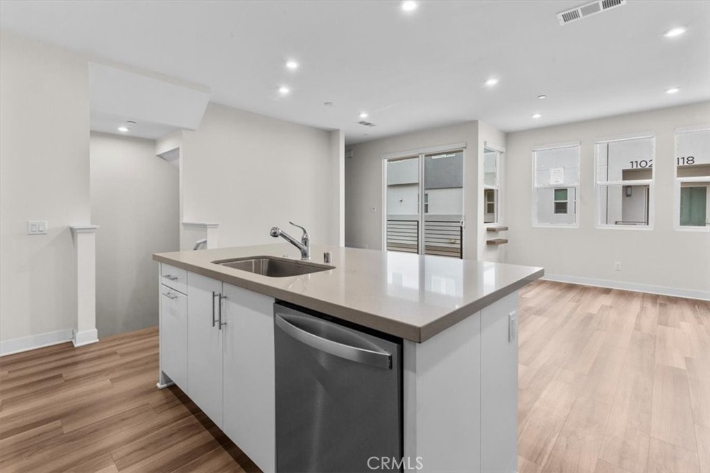 1206 W Cara