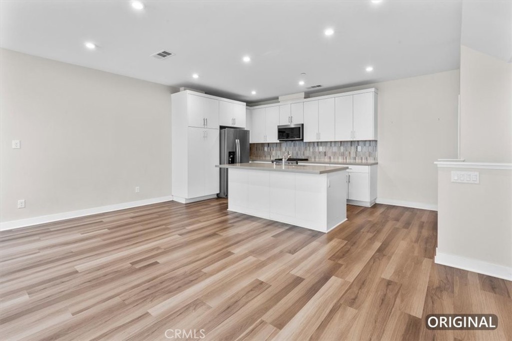 1206 W Cara