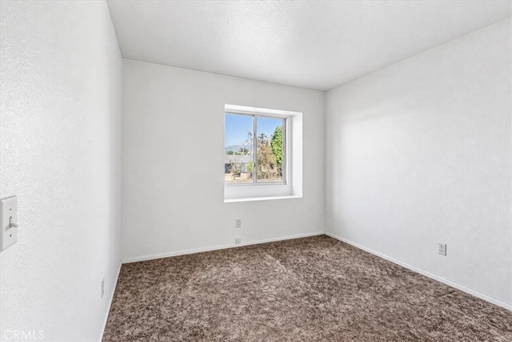 2243 N Maple